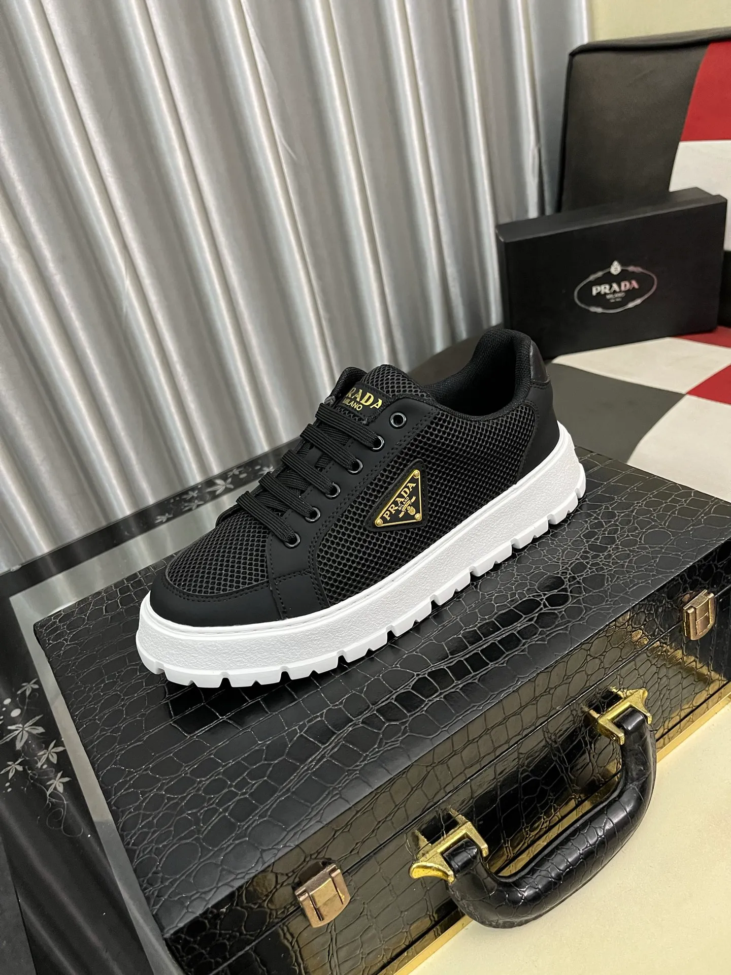 Men's Men's Shoes💰440⌚️⌚️《PRADA*》The latest and most popular casual shoes, top brand [seduce] luxury~purchasing agent, top~quality. [Strong] The upper is made of imported breathable special materials ➕ breathable feet (•) with fine workmanship. Original stylish and stylish soft rubber wear-resistant outsole, light and comfortable on the foot, size: 38-445️⃣colors available